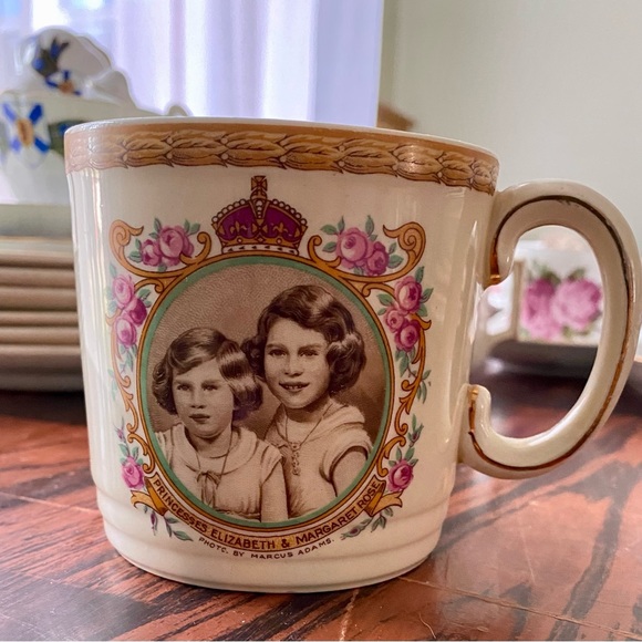RARE!! Elizabeth and Margaret Rose teacup by W.H. Grindley & Co England - Picture 1 of 3